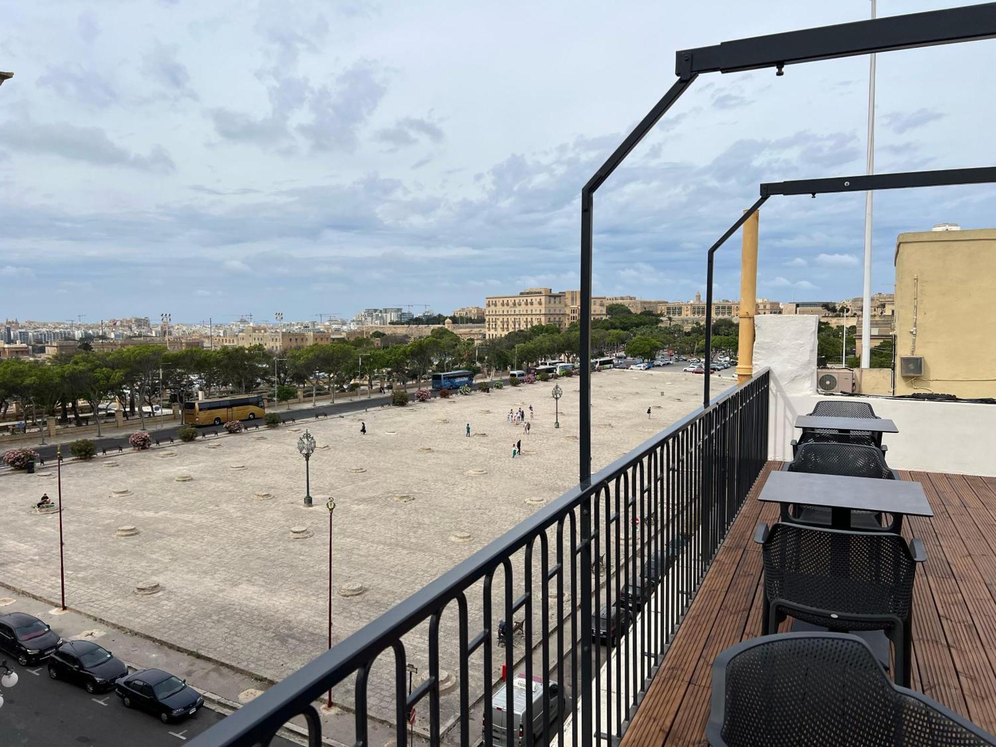 Florette 2br With Stunning Lounge Terrace By Arcobnb